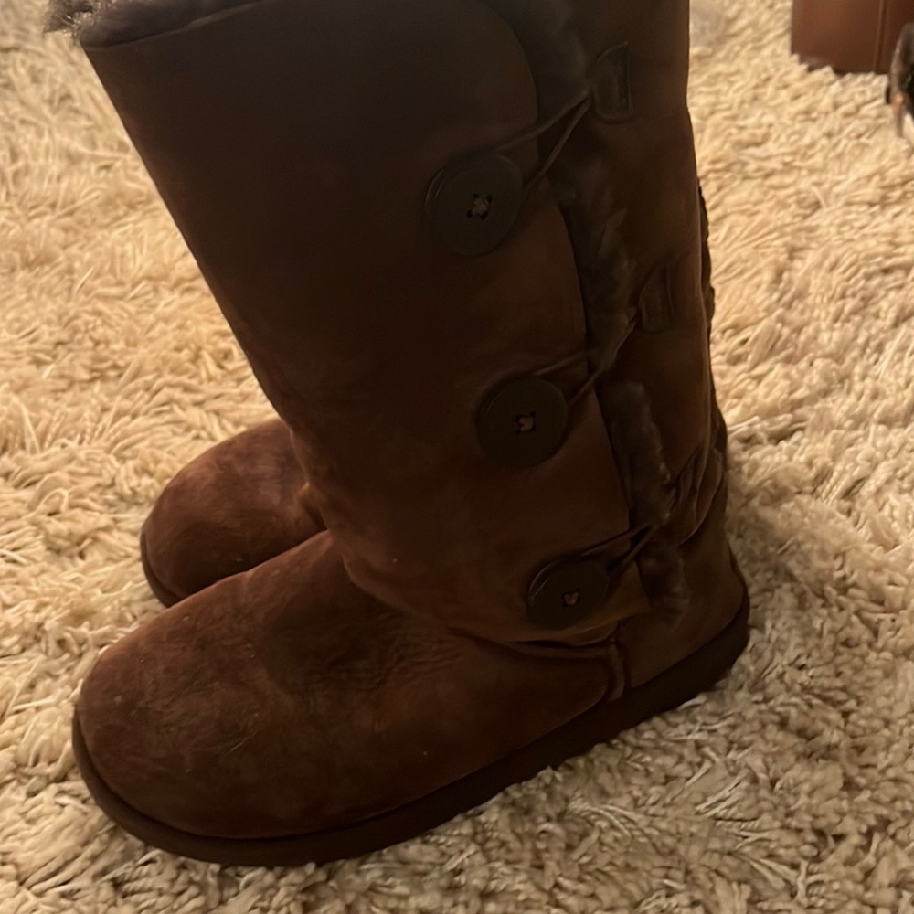 Brown tall UGGs!